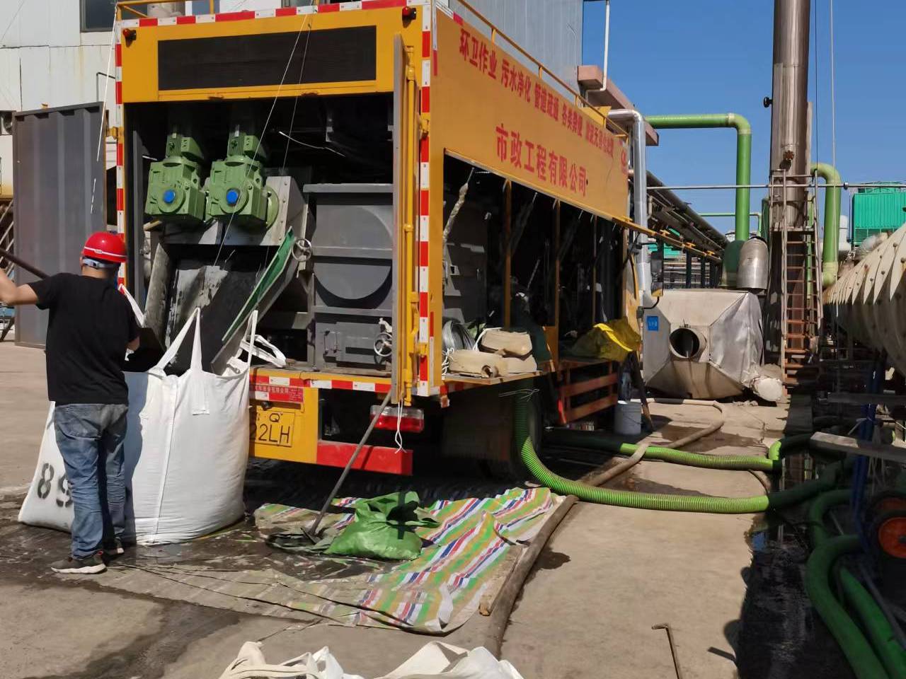 谷城淤泥压干处理